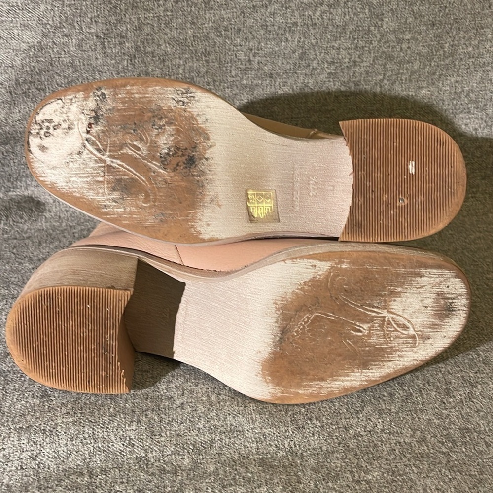 Free People Essential Chelsea Boots Sandy - Picture 6 of 6